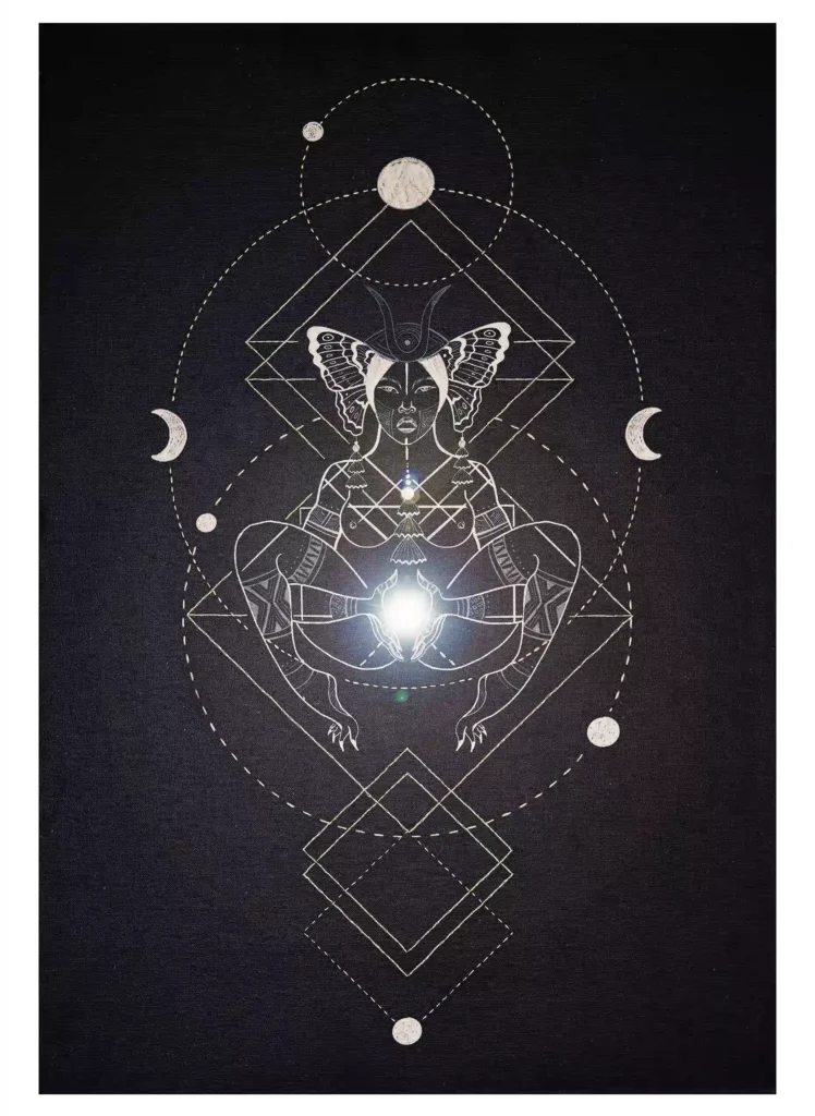 Ilustración digital de la Diosa Mahami impresa sobre lienzo e intervenedia con bordado.