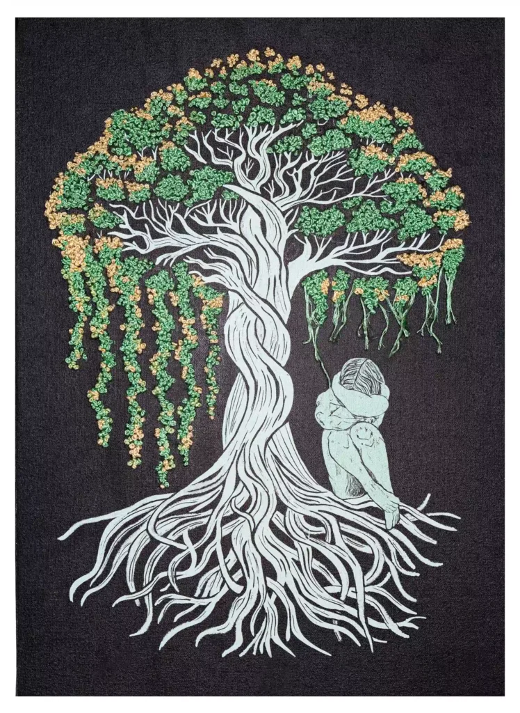 Ilustración digital impresa sobre lienzo e intervenida con bordado. La imagen retrata una madre desconectada del árbol de la vida y del conocimeinto.